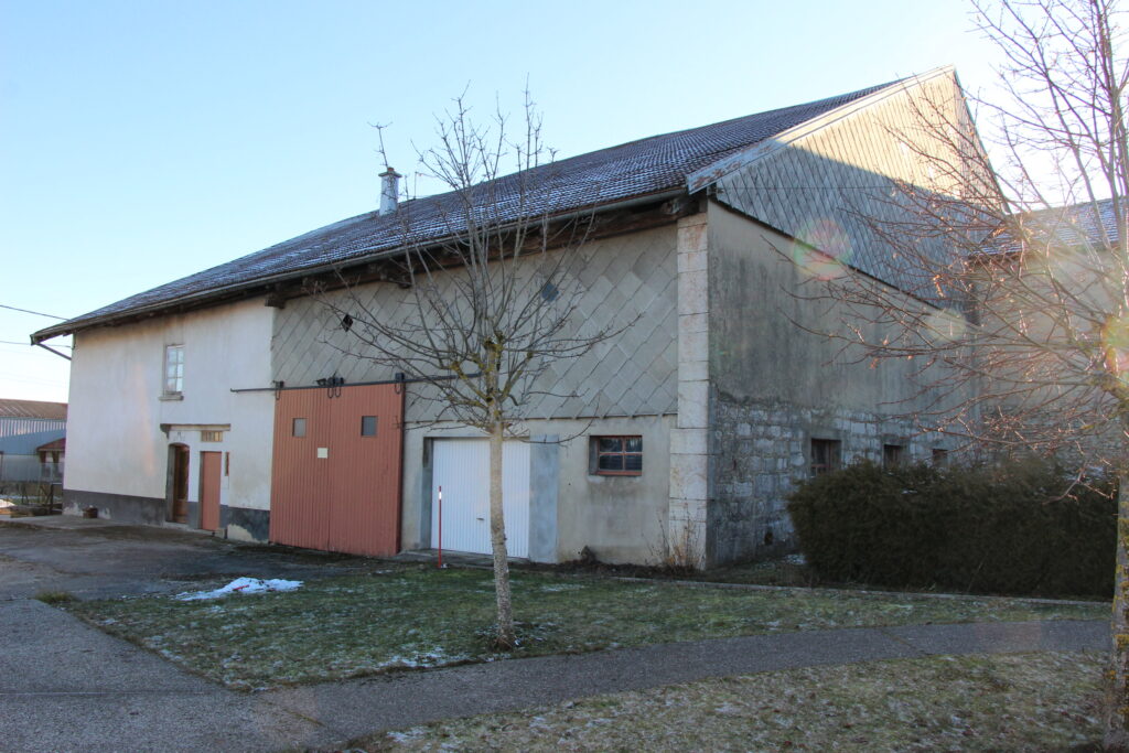 DOMPIERRE-LES-TILLEULS CORPS DE FERME 149000€